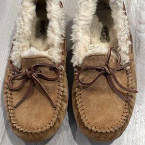UGG Women’s Tan Slippers - Size 8, Super Cozy